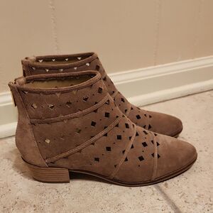 Michael Kors Women's "Uma" Tan Laser Cut Suede Boho Ankle Boots Booties Size 8.5